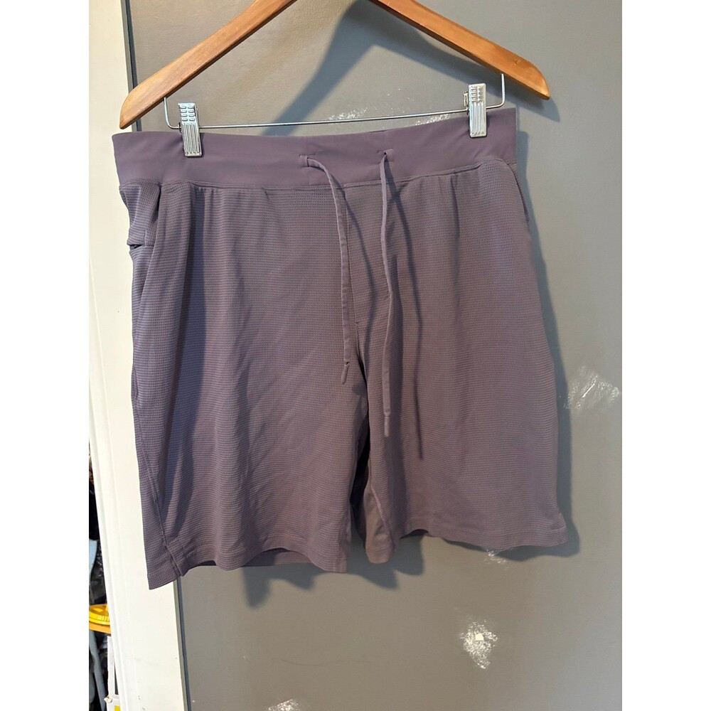 Lululemon men’s size Large L T.H.E. Short 9" Mesh *Liner
Graphite Purple shorts